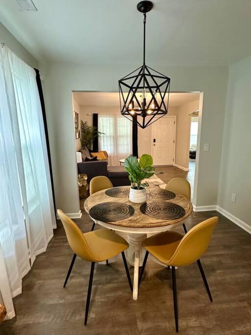 Cozy And Luxury Home Ρόλι Εξωτερικό φωτογραφία