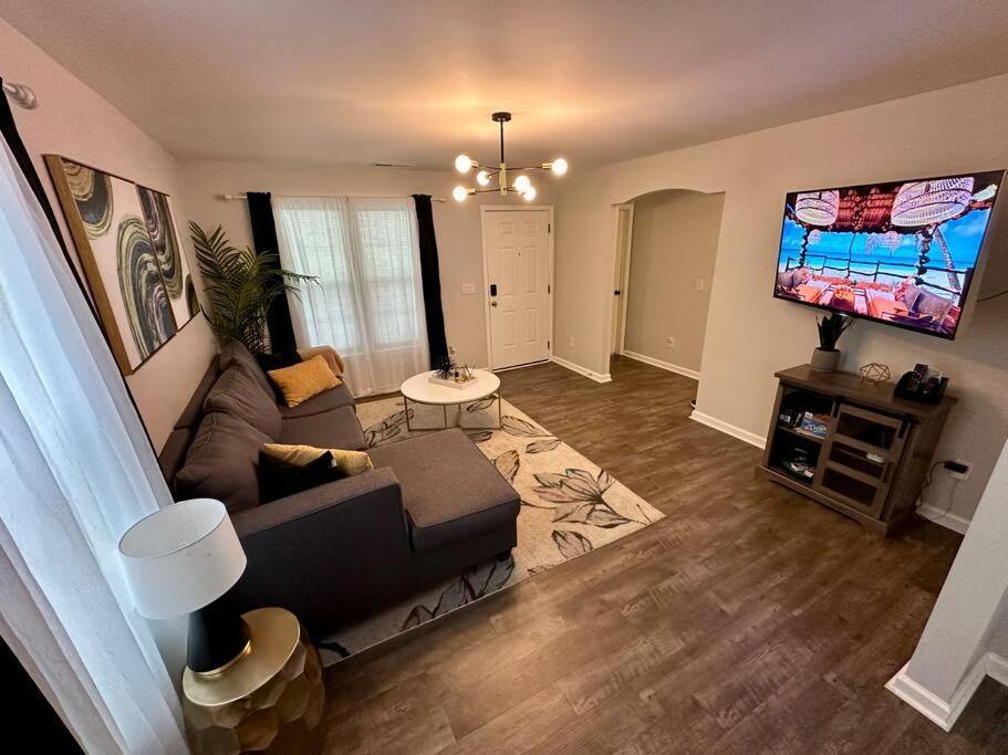 Cozy And Luxury Home Ρόλι Εξωτερικό φωτογραφία
