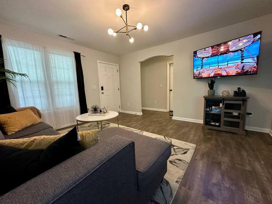 Cozy And Luxury Home Ρόλι Εξωτερικό φωτογραφία