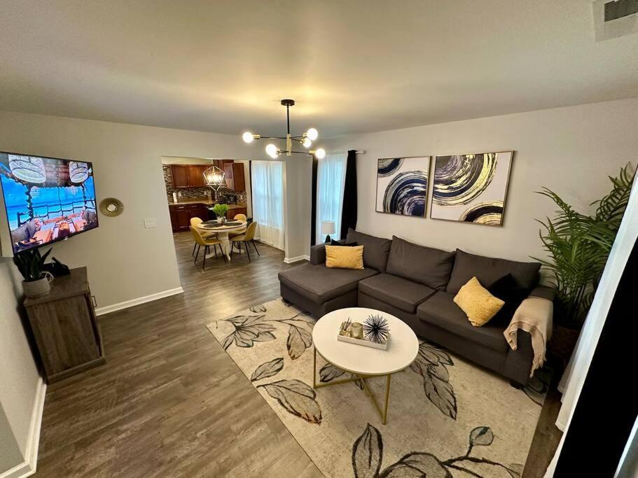 Cozy And Luxury Home Ρόλι Εξωτερικό φωτογραφία