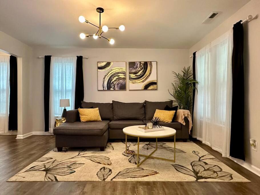 Cozy And Luxury Home Ρόλι Εξωτερικό φωτογραφία